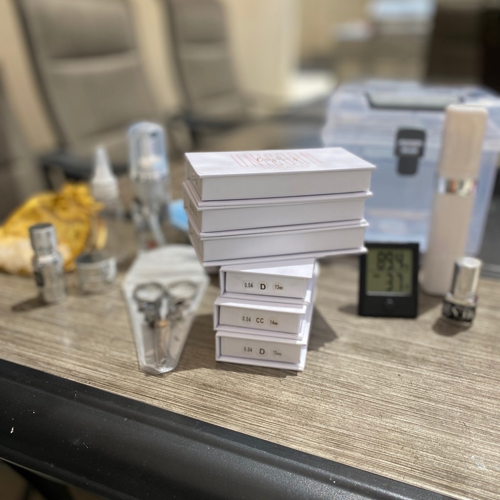 Lash extensions and supplies
